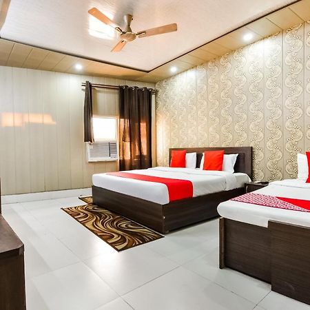 Oyo 46152 Hotel Neelam Karnāl Exterior foto